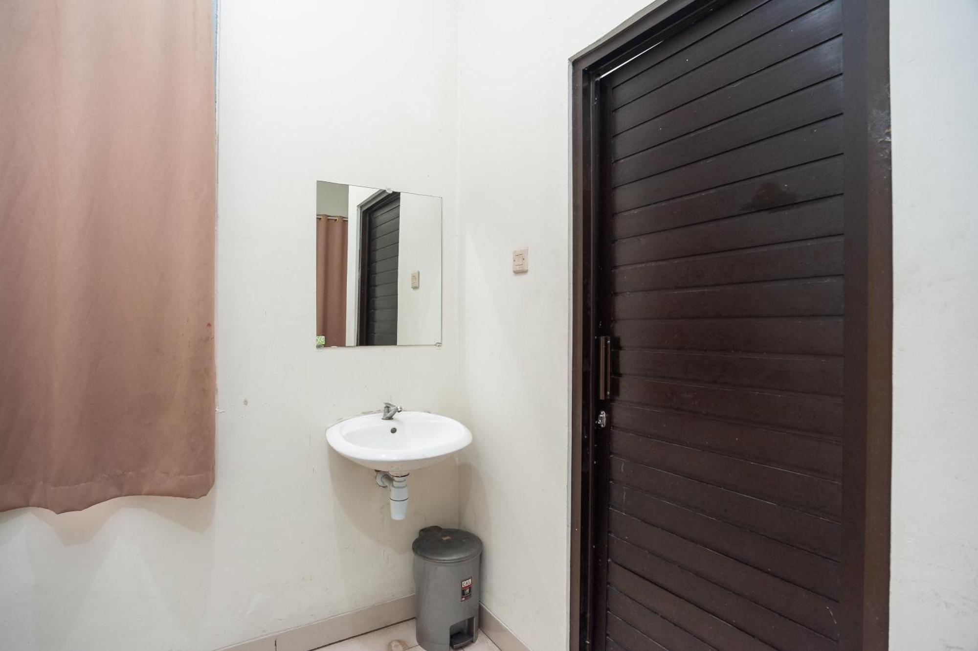 ホテル レッドドアーズ プラス ニア Rs Pmi ボゴール エクステリア 写真